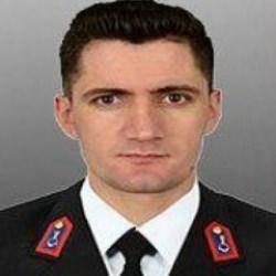 Halı saha ma&ccedil;ında kalp krizi ge&ccedil;iren jandarma hayatını kaybetti