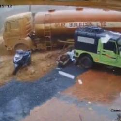Hindistan&rsquo;da heyelan tankeri ve insanları s&uuml;r&uuml;kledi: 5 &ouml;l&uuml;, 9 yaralı