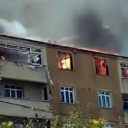 İstanbul'da korkutan yangın: 2 daireye sı&ccedil;radı!