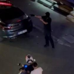 Kar maskesiyle geldi, kuyumcuyu kurşunladı! Dehşet anları kamerada