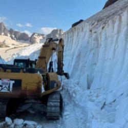 Kar kalınlığı 6 metreyi buldu! &Ccedil;alışmalar 25 g&uuml;nd&uuml;r devam ediyor