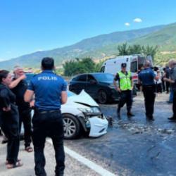 Kastamonu&rsquo;da iki otomobil &ccedil;arpıştı: 5 yaralı