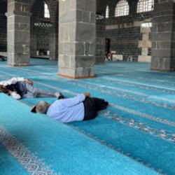 Kent kavruluyor! Termometreler 40 dereceyi g&ouml;sterdi