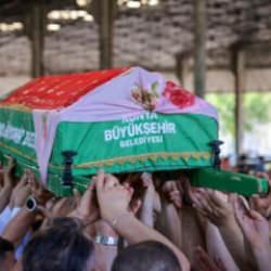Konya'nın 'Kırmızılı Kadını' son yolculuğuna uğurlandı