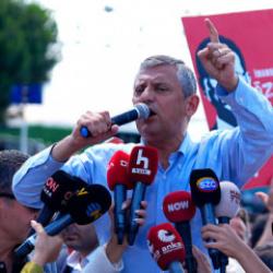 K&uuml;lliye'de k&uuml;resel satran&ccedil; oynanıyor, CHP'de k&ouml;şe kapmaca! CHP'li Erol da isyan etti