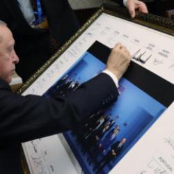 Liderler, Zirve'deki aile fotoğrafını imzaladı