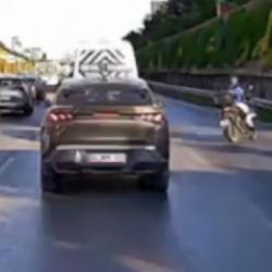Maltepe&rsquo;de 2 motosikletli &ccedil;arpıştı: Feci kaza kamerada