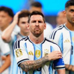 Messi yine rekorları alt&uuml;st etti! Bu kez Maradona'yı ge&ccedil;ti