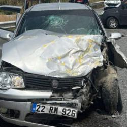 Otomobil ile hafif ticari ara&ccedil; &ccedil;arpıştı: 6 yaralı