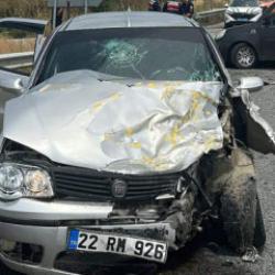 Otomobil ile hafif ticari ara&ccedil; &ccedil;arpıştı: Yaralılar var