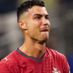 Ronaldo son ma&ccedil;ında rekor kırdı! G&ouml;zyaşları i&ccedil;inde veda etti