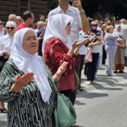 Soykırım kurbanlarının cenazeleri g&ouml;zyaşlarıyla uğurlandı