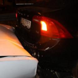 Trafikte selekt&ouml;rl&uuml; tartışma kazayla bitti: 2 yaralı