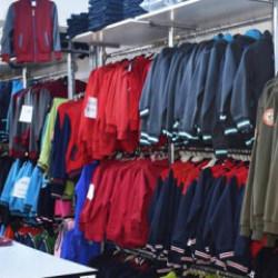 &Uuml;nl&uuml; okul kıyafeti firması iflas etti! &Ouml;ğrencileri giydiriyordu