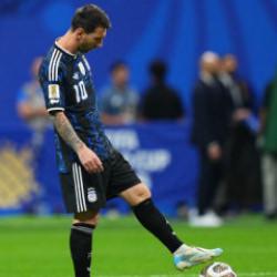 39 yaşında rekor &uuml;st&uuml;ne rekor! Messi, İngiltere'yi darmadağın etti