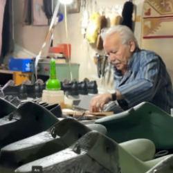9 yaşında &ccedil;ırak olarak başladığı mesleğinde 63 yıldır devam ediyor