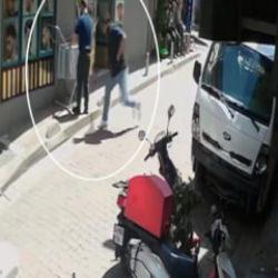 Tıraşını beğenmedi g&uuml;nler sonra berberini bı&ccedil;akladı: O anlar kamerada