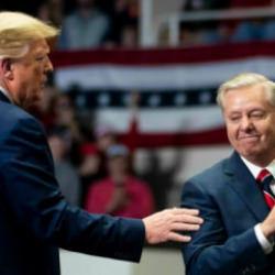ABD'li &uuml;nl&uuml; senat&ouml;r&uuml;n sır &ouml;l&uuml;m&uuml;&hellip; Trump&rsquo;a g&ouml;zdağı vermeye d&ouml;n&uuml;k bir mesaj mı var?