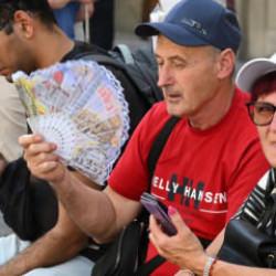 Avrupa &uuml;lkesi kavruluyor: 22 şehirde sıcaklık krizi!