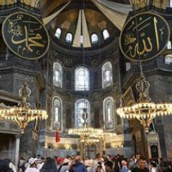 Ayasofya-i Kebir Camii'nde2 turist hakkında işlem başlatıldı 