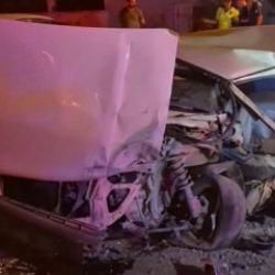 Aydın'da 2 otomobil kafa kafaya &ccedil;arpıştı: 4 yaralı 