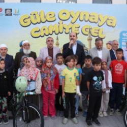 Başkan Altay her sabah camileri dolduran &ccedil;ocuklarla buluştu