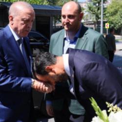 Cumhurbaşkanı Erdoğan, AK Parti İstanbul İl Başkanlığını ziyaret etti