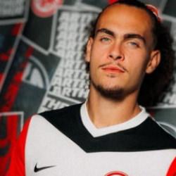 Ezeli rakipler stoper transferinde karşı karşıya! G.Saray, Mertens'i devreye sokacak