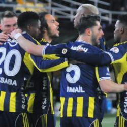 Fenerbah&ccedil;e'nin yıldızı Almanya yolcusu! Transfere onay verdi