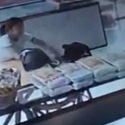 Fırında 'pes' dedirten hırsızlık: &Ccedil;ayına şeker attı, şekerliği &ccedil;antasına sakladı