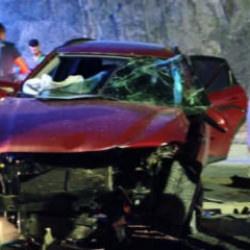 Hakkari'de otomobiller kafa kafaya &ccedil;arpıştı: Yaralılar var