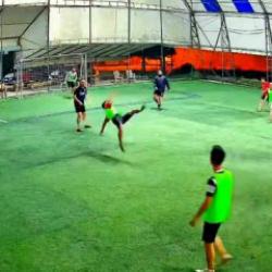 Halı sahada m&uuml;thiş gol kamerada!