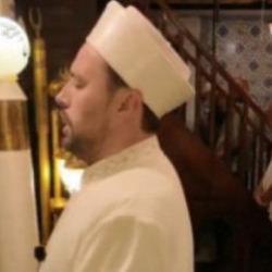 Kadık&ouml;y Osman Ağa Camii'nde Hafız Mustafa &Ouml;zdemir'in kıraati b&uuml;y&uuml;k beğeni topladı