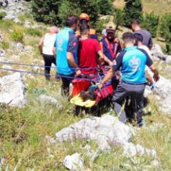 Kekik toplamaya &ccedil;ıktı, kayalıklardan d&uuml;şt&uuml;