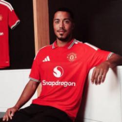 Manchester United transfer bombasını patlattı! Yıldız oyuncu resmen a&ccedil;ıklandı