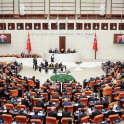 TBMM'de g&uuml;ndem yoğun: En d&uuml;ş&uuml;k emekli maaşı g&ouml;r&uuml;ş&uuml;lecek!