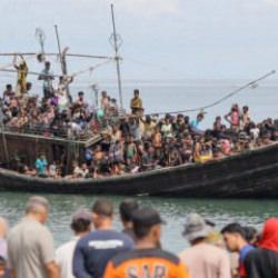 Myanmar a&ccedil;ıklarında facia! G&ouml;&ccedil;men teknesi battı: 500 kayıp