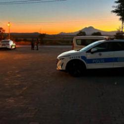 Polisten ka&ccedil;arken yardım i&ccedil;in gelen vatandaşı ezdi: 1 &ouml;l&uuml;, 1&rsquo;i polis 2 yaralı