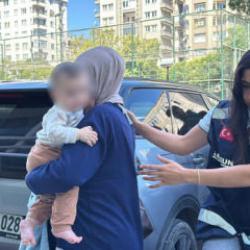 Kucağında 7 aylık bebek, &ccedil;antasında 1 kilo zehir!