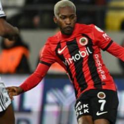 S&uuml;per Lig ekibi Gen&ccedil;lerbirliği'nde Onyekuru gelişmesi