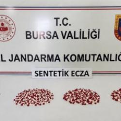 Bursa'da jandarmadan uyuşturucu operasyonu: Evden bin 98 adet sentetik ecza &ccedil;ıktı!