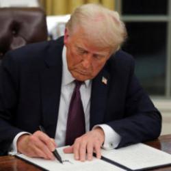 Trump'tan son dakika 'H&uuml;rm&uuml;z' a&ccedil;ıklaması! İran hari&ccedil; t&uuml;m gemilere a&ccedil;ık
