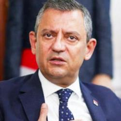 &Ouml;zg&uuml;r &Ouml;zel'den arınma hamlesi: Yeni partiye almayacak