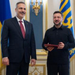  Zelenskiy, T&uuml;rkiye ve Bakan Fidan&rsquo;a teşekk&uuml;r etti