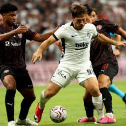 357 g&uuml;n sonra yeniden Beşiktaş forması giydi