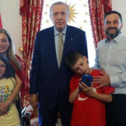 Erdoğan "Cake Not Hate" kampanyasıyla tanınan Harris'i kabul etti