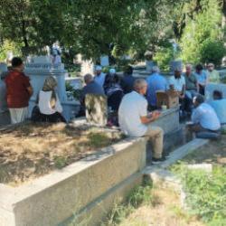 S&uuml;leyman Arif Emre, T&uuml;rkiye Yazarlar Birliği tarafından kabri başında anıldı