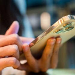Bunu kimse beklemiyordu: Taksidini &ouml;demezsen iPhone'un kilitleniyor! 