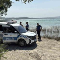 &Ccedil;ocuğunun terliğini almak i&ccedil;in girdiği baraj g&ouml;l&uuml;nde boğuldu