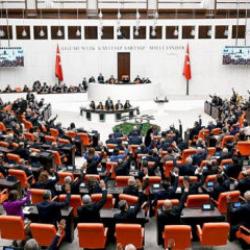 En d&uuml;ş&uuml;k emekli aylığı ile ilgili yeni gelişme! 6 madde daha kabul edildi